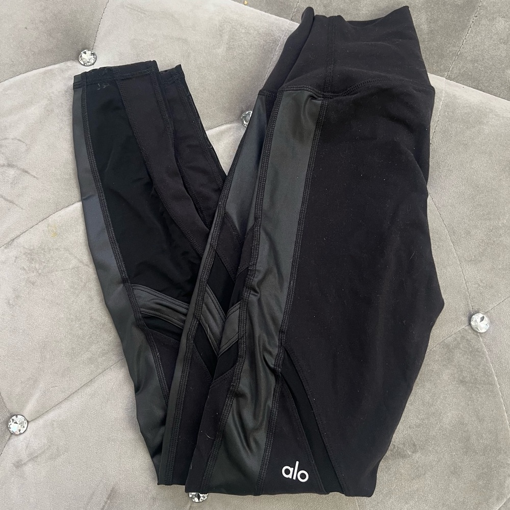 Women’s black Alo leggings Size XS (2-4).